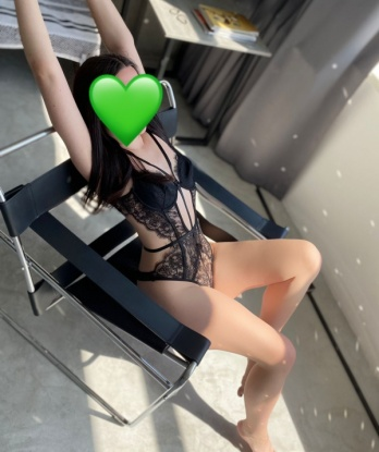 Я создана для того, чтобы доставлять радость и увлечение своим клиентам, воплощая самые сокровенные желания. Обладаю нежными руками, умелыми губами и манящим взглядом. Встречи со мною наполнены страстью и безудержным желанием доставить тебе незабываемые мгновения удовольствия.
✨Мои услуги безупречны и разнообразны: классический массаж, оральный секс, ролевые игры, анальный секс. Я готова открыть для тебя дверь в мой мир наслаждения и сделать его для тебя максимально комфортным. Мои фото и отзывы говорят сами за себя.
🌟 Жду тебя в своей уютной квартире в центре Москвы, чтобы мы могли насладиться друг другом и забыть обо всем. Позволь себе окунуться в океан нашего взаимного наслаждения. Я готова всецело посвятить себя тебе, будь уверен, со мной каждая минута будет незабываемой. Живу я в Москве, поэтому наша встреча будет возможна в любое удобное для тебя время. 🌹💋 5925, 20 лет